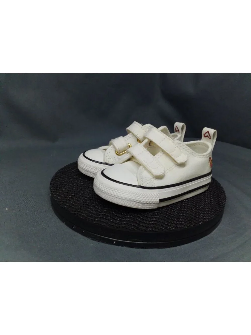 Converse White Canvas Toddler Shoes W/ Heart Embroidery Size 8 NEW NO BOX !